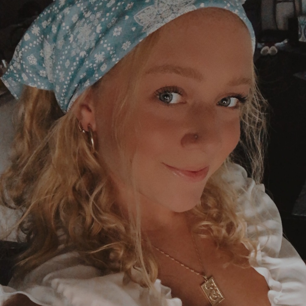 Meet your Posher, Alyssa
